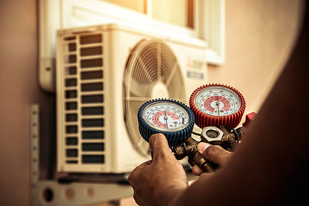 Professional Hvac technician working in Van Nuys, CA